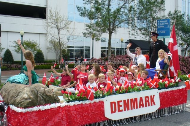 nationofdenmarkfloatatparadeofnations2.jpg