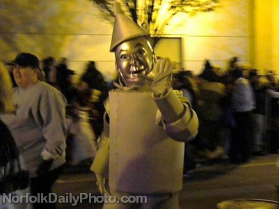 Tin Man from Cox Communications - Norfolk Grand Illumination Parade