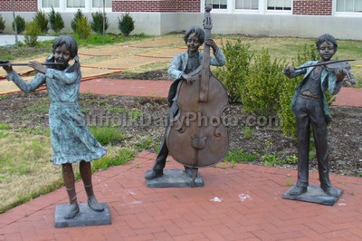 young-musicians-sculptures.jpg