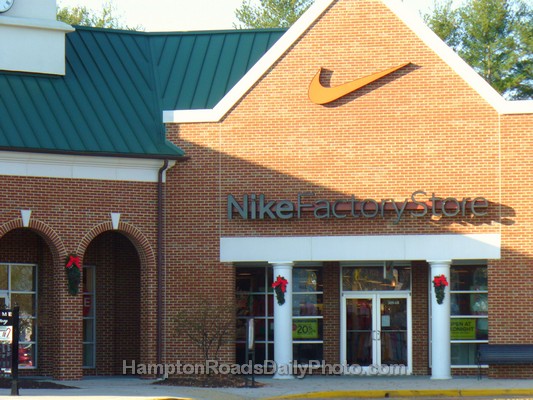 nike williamsburg outlet Shop Clothing 